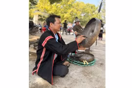 Ksor Kốk: Nghệ nhân chỉnh chiêng tài ba ở Krông Pa