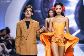 Từ suýt trượt đại học đến thủ khoa thời trang, chàng trai thiết kế cho 'chị đẹp'