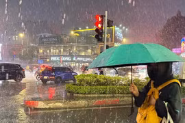 Từ sáng nay, TP.HCM đón đợt mưa lớn kéo dài 5 ngày, tổng lượng mưa đến 200mm