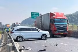 Ôtô tải va chạm ôtô con trên cao tốc Bắc - Nam, một người tử vong