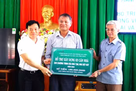 Huyện Chư Prông tiếp nhận nguồn lực từ các cơ quan, đơn vị, tổ chức, cá nhân để chung tay xóa nhà tạm, nhà dột nát. Ảnh: R.V