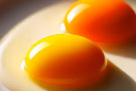 Lòng trứng màu cam hay vàng sẽ tốt hơn?