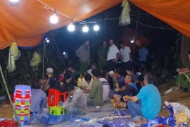 Triệt phá sới bạc giữa rừng tre, bắt 36 đối tượng