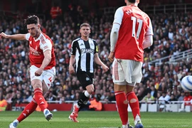 Siêu phẩm của Declan Rice giúp Arsenal định đoạt vé Champions League