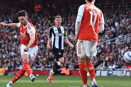 Siêu phẩm của Declan Rice giúp Arsenal định đoạt vé Champions League