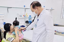 Cảnh báo bệnh tay chân miệng vào mùa cao điểm