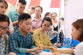 Tinh gọn bộ máy: Cần hỗ trợ thế nào cho người lao động sau khi thôi việc?