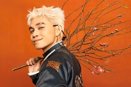 Jun Phạm hạnh phúc với bức tranh siêu thực