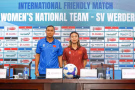 HLV Mai Đức Chung ca ngợi Werder Bremen, tiền vệ Đức khuyên cầu thủ nữ Việt Nam sang Mỹ