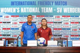 HLV Mai Đức Chung ca ngợi Werder Bremen, tiền vệ Đức khuyên cầu thủ nữ Việt Nam sang Mỹ