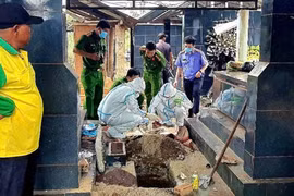 Khai quật bào thai để điều tra vụ bé gái 13 tuổi bị hiếp dâm