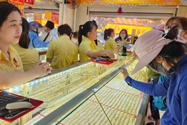 Cuối ngày 17-3, giá vàng lại lên đỉnh, cao chót vót