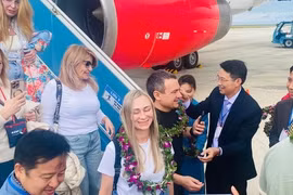 Nồng nhiệt đón khách Nga bay thẳng đến Nha Trang