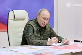 Tổng thống Nga Vladimir Putin tại cuộc họp với sĩ quan cấp cao quân đội ở vùng Kursk ngày 12-3. Ảnh: AFP