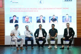 Các chuyên gia chia sẻ những thông tin về lĩnh vực Blockchain và AI tại hội thảo “Nâng cao hiệu quả quản lý và cơ hội việc làm Blockchain và AI trong ngành kỹ thuật”. Ảnh nguồn NLĐO