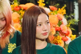 Lê Hạ Anh đóng 'Lên hương' sau phim trăm tỉ