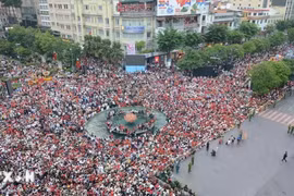 Thời tiết 30/4: Người dân TP Hồ Chí Minh đón đại lễ trong ánh nắng từ sáng sớm