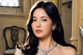 Song Hye-kyo khoe nhan sắc xinh đẹp như 'nữ thần'