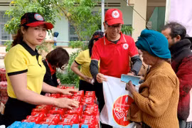 “Tết nhân ái” Xuân Ất Tỵ 2025, các cấp Hội Chữ thập đỏ trong tỉnh phấn đấu hỗ trợ cho 50.000 lượt người nghèo, khó khăn với tổng giá trị đạt 22 tỷ đồng. Ảnh: N.N