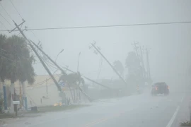 Siêu bão Milton vừa đổ bộ đã gây thiệt hại ở Florida