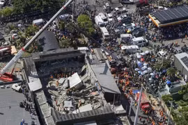 218 người chết trong vụ sập mái hộp đêm Dominica