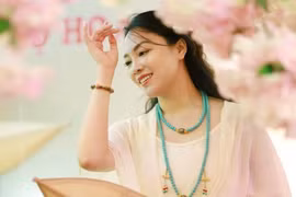 Giới trẻ Hà thành tạo dáng check-in lều diều khổng lồ