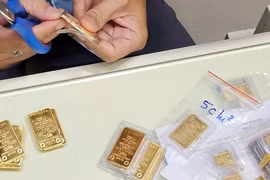 Sáng 20-5, giá vàng miếng SJC và vàng nhẫn biến động lạ