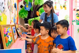 Tận dụng phế liệu làm đồ dùng học tập cho trẻ 