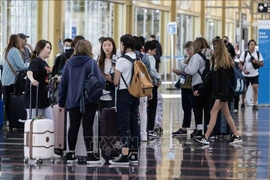Tổng thống Trump đề xuất mức phí 1.000 USD 'ưu tiên' làm nhanh thị thực du lịch