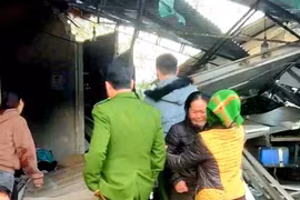 Nghệ An: Xe tải mất lái lao vào quầy tạp hóa khiến 6 người thiệt mạng