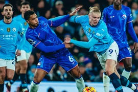 Man City ngược dòng đẳng cấp, vượt Chelsea tranh Top 4 Ngoại hạng