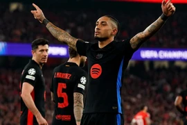 Thể hiện đẳng cấp, 10 cầu thủ Barcelona đánh bại chủ nhà Benfica