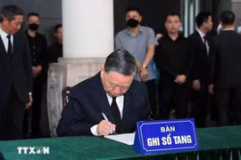 Xúc động những dòng ghi sổ tang viếng nguyên Chủ tịch nước Trần Đức Lương