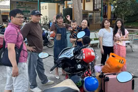 Sau Tết Nguyên đán, nhiều người dân tiếp tục rời quê để trở lại cuộc sống và công việc thường ngày. Ảnh: Đ.L