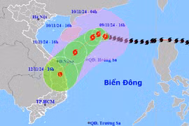 Bão số 7 bất ngờ tăng lên cấp 15 trên Biển Đông
