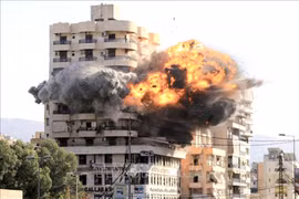 Một cuộc không kích của Israel xuống ngoại ô phía Nam thủ đô Beirut, Lebanon ngày 22-11. Ảnh: THX/TTXVN