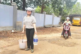 Ngôi trường vùng biên chật vật vì thiếu nước sinh hoạt