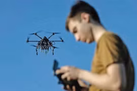 Anh hỗ trợ 100 ngàn máy bay không người lái cho Ukraine