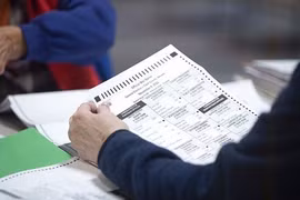 Lo sợ biến cố bầu cử năm 2020 lặp lại, các bang của Mỹ gấp rút đối phó