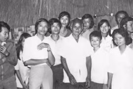 Những bức ảnh gia đình “kể chuyện” 50 năm