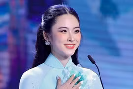 Thí sinh Hoa hậu Việt Nam 2024 diện áo dài trong màn hô tên