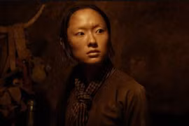 Vẻ gợi cảm khác hẳn trên phim của những bóng hồng đóng 'Địa đạo'