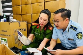 Công an Hà Nội thu giữ hơn 100 tấn hàng hóa thực phẩm chức năng, thiết bị y tế giả