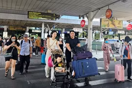 Giá vé máy bay cao, du lịch nội địa thắc thỏm