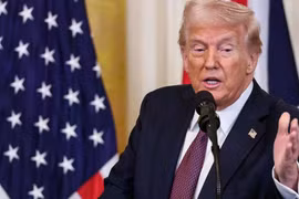 Ông Trump tăng thêm thuế với Trung Quốc, sẽ áp thuế Canada và Mexico vào tuần sau