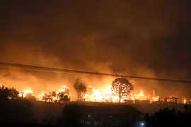 Cháy rừng lan rộng tại Los Angeles, bang California, Mỹ (ảnh nguồn TTXVN)