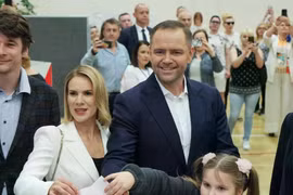 Nhà sử học Karol Nawrock đắc cử Tổng thống Ba Lan