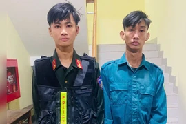 Bắt 2 thanh niên giả danh công an chặn xe 'vòi tiền' người dân