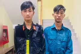 Bắt 2 thanh niên giả danh công an chặn xe 'vòi tiền' người dân