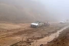 Mưa lớn, sạt lở đất làm 16 người thương vong và nhiều thiệt hại